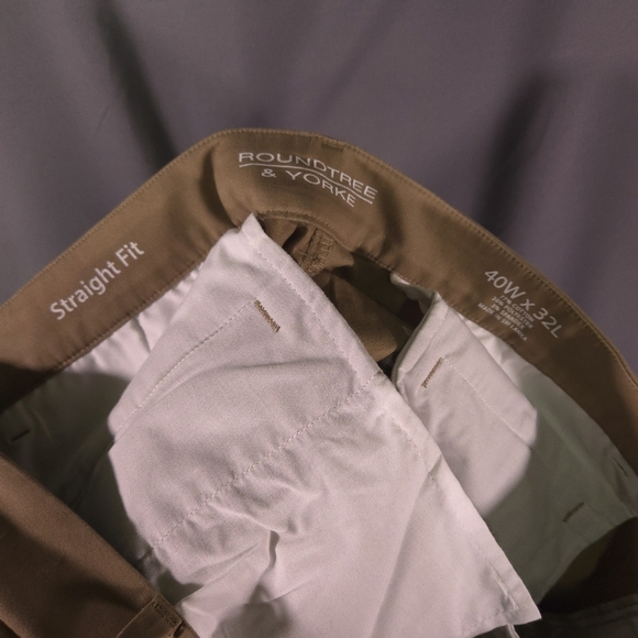 Roundtree & Yorke Straight Fit Khakis Size 40x32 - Picture 6 of 7